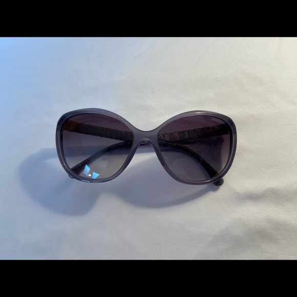 🤍$650. Chanel Top of the line Iconic “Bijou” Trans. Gray with Strass Crystals! - Picture 12 of 15